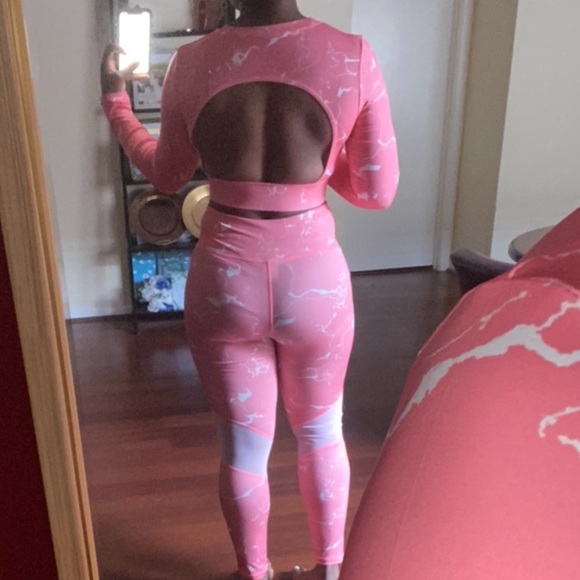 2peace workout outfit with back out - Picture 5 of 5